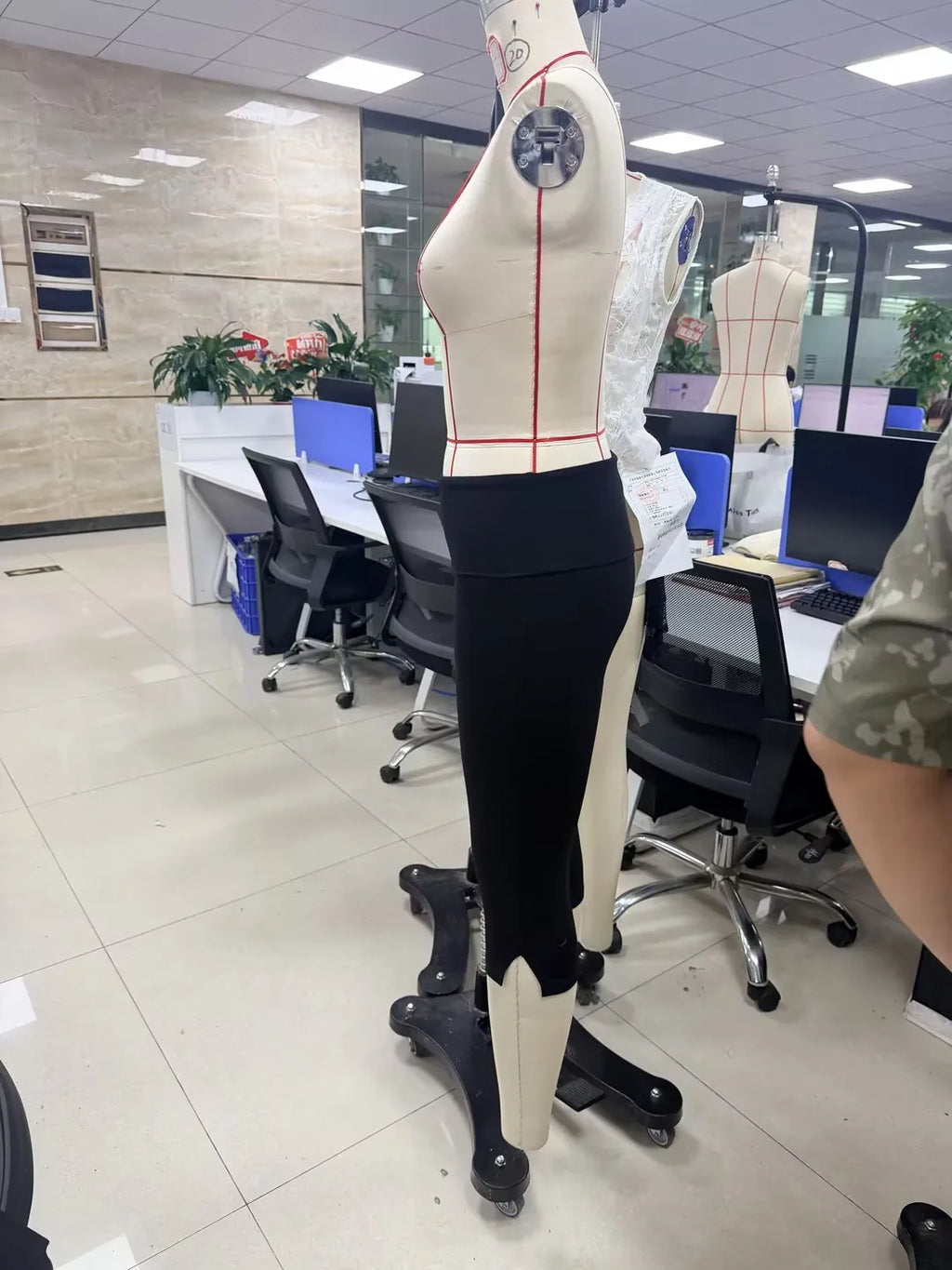 Low Rise Split Hem 3/4 Length Skinny Pants Women Solid Fold Over Waistband Capri Leggings Casual Summer Streetwear Yoga Pants